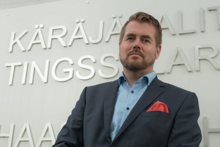 Kiinteistöjuristi, asianajaja Mika Talviaron mukaan yhä useampi riita sovitaan